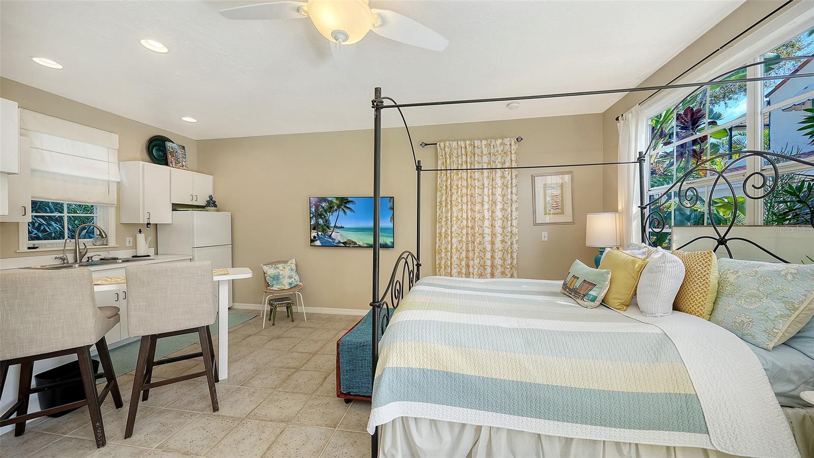 SAPPHIRE SHORES - Residential