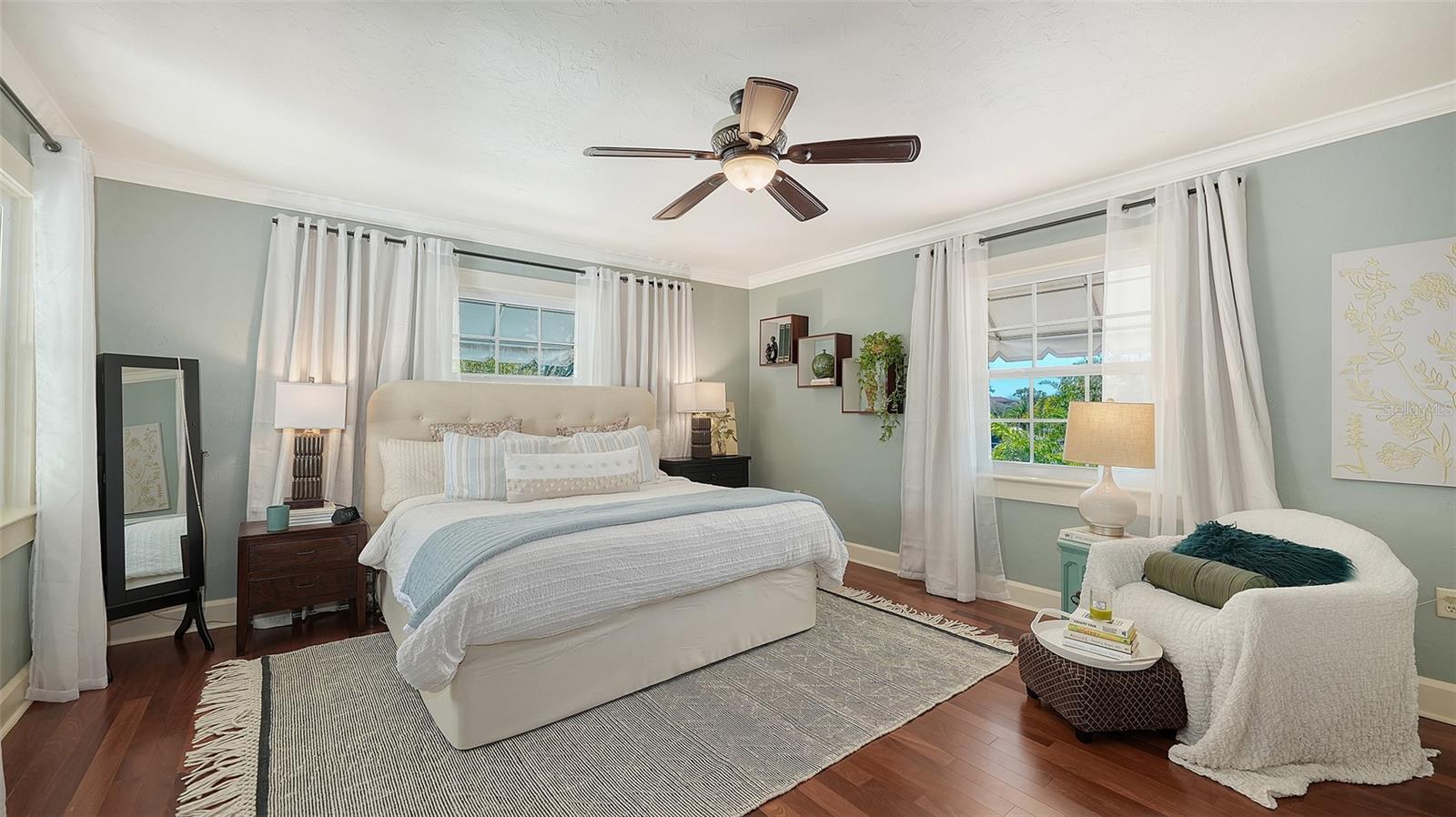 SAPPHIRE SHORES - Residential