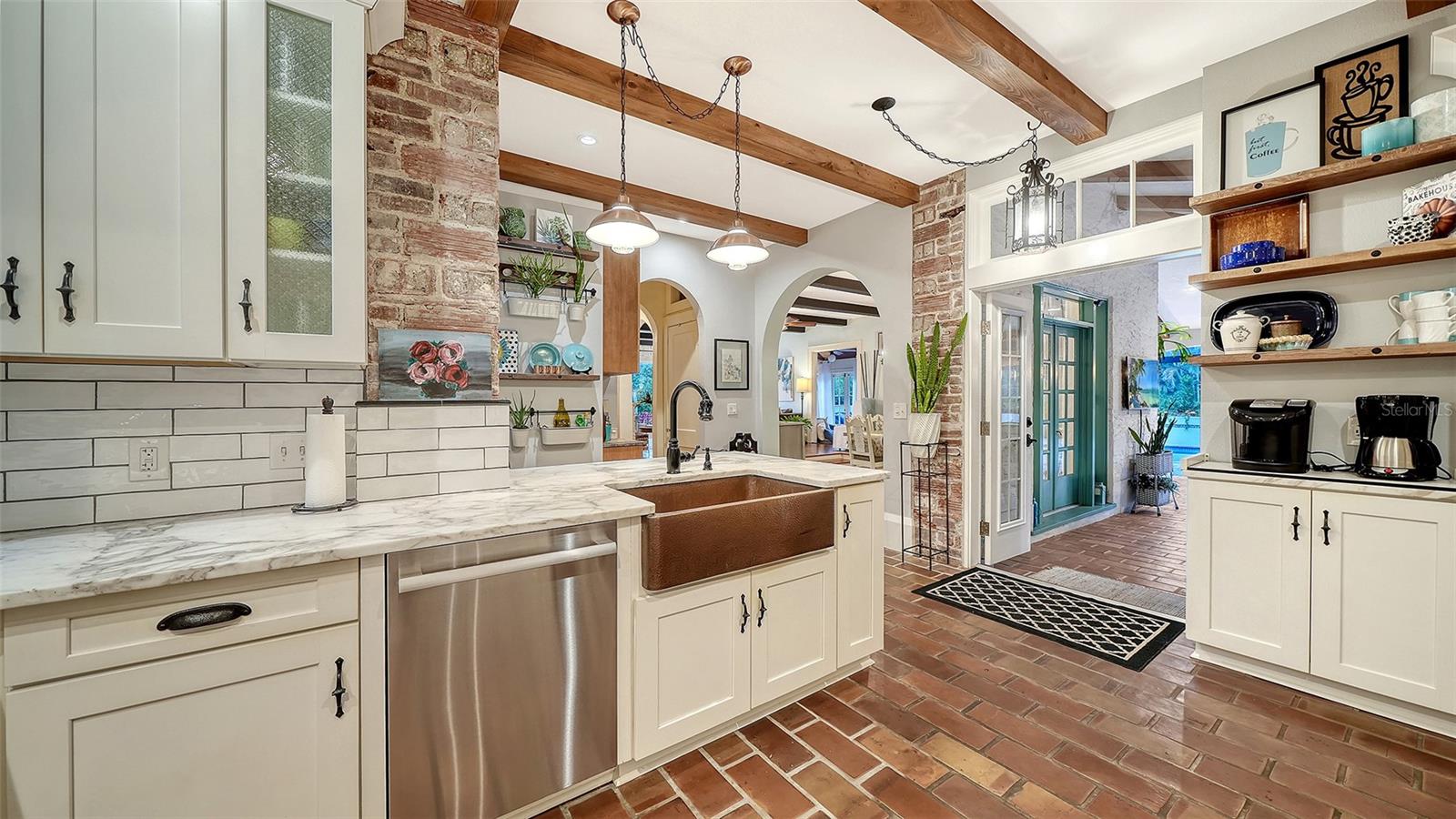 SAPPHIRE SHORES - Residential