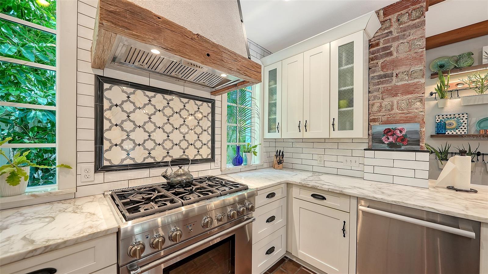 SAPPHIRE SHORES - Residential