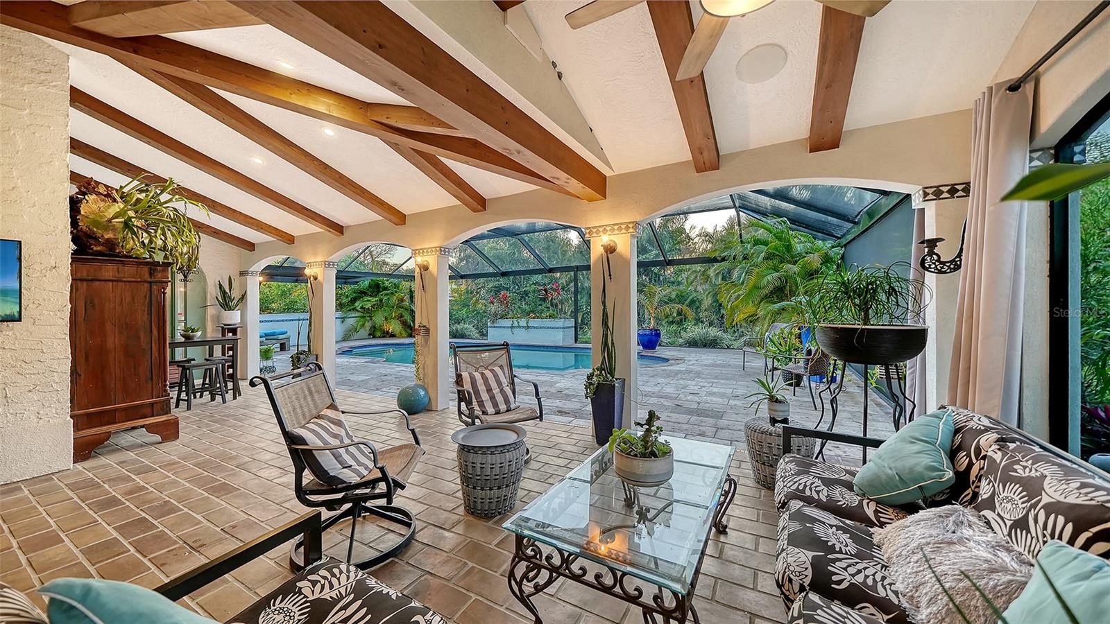 SAPPHIRE SHORES - Residential