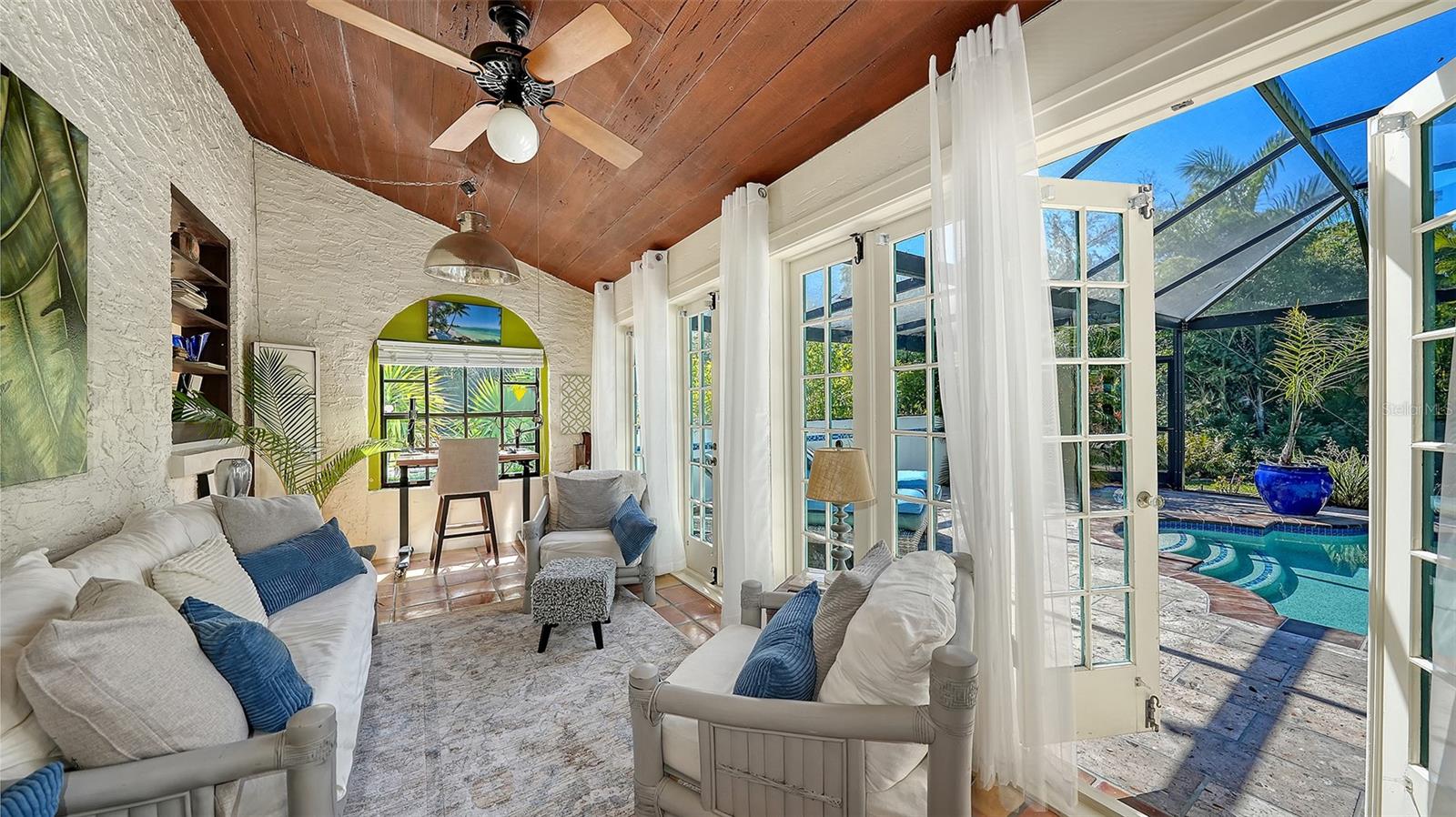 SAPPHIRE SHORES - Residential