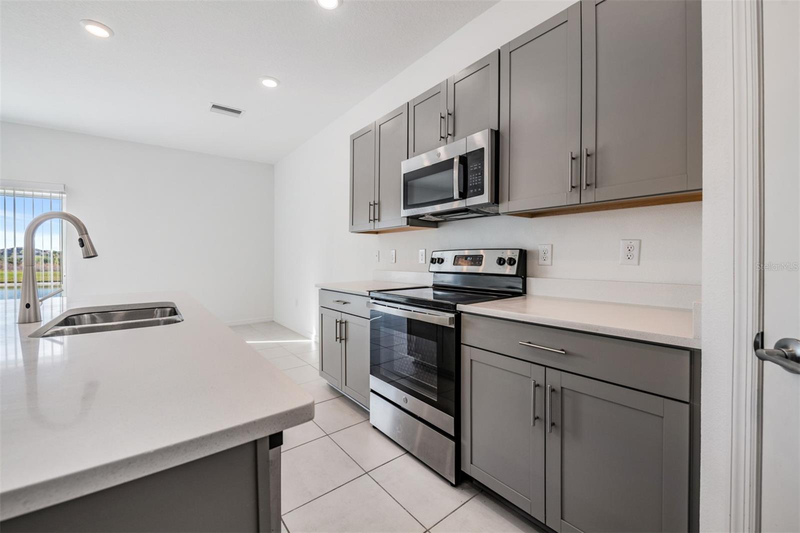 RIVER LNDG PH 2E-2F-3E - Residential Lease