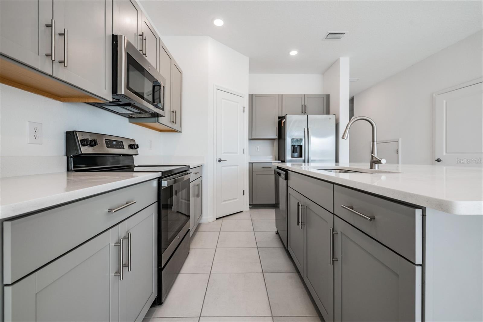 RIVER LNDG PH 2E-2F-3E - Residential Lease