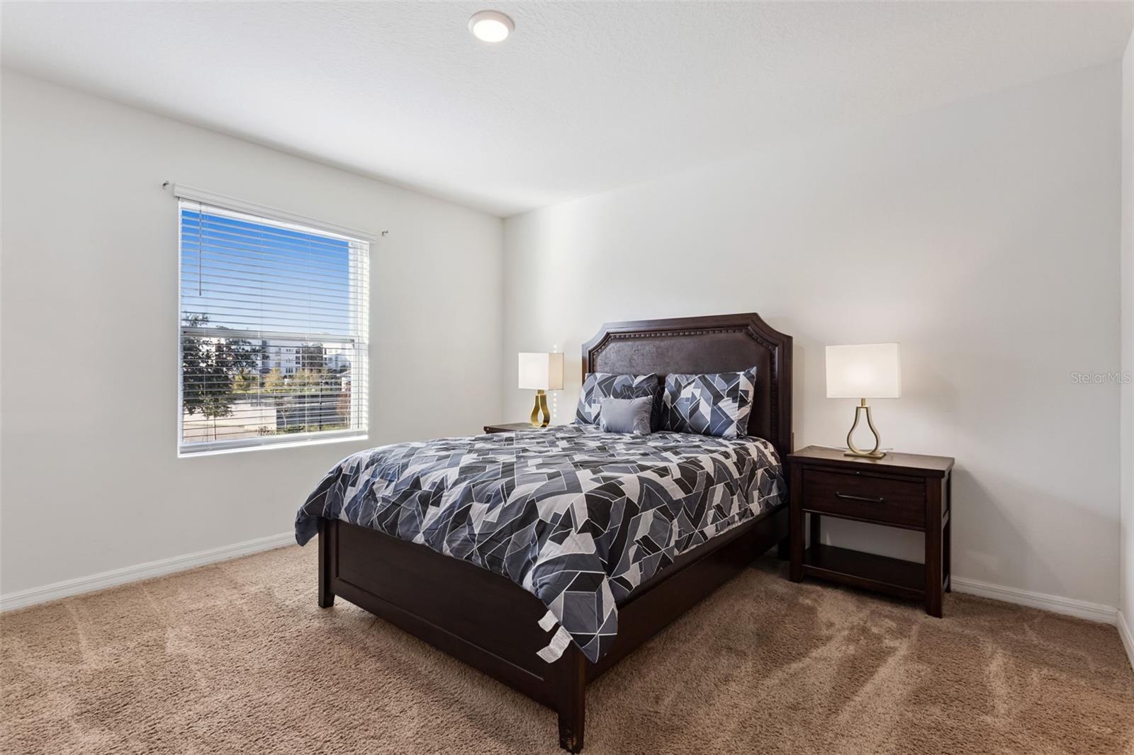 LAKE BLUFF/TOWN CENTER EAST-PH - Residential