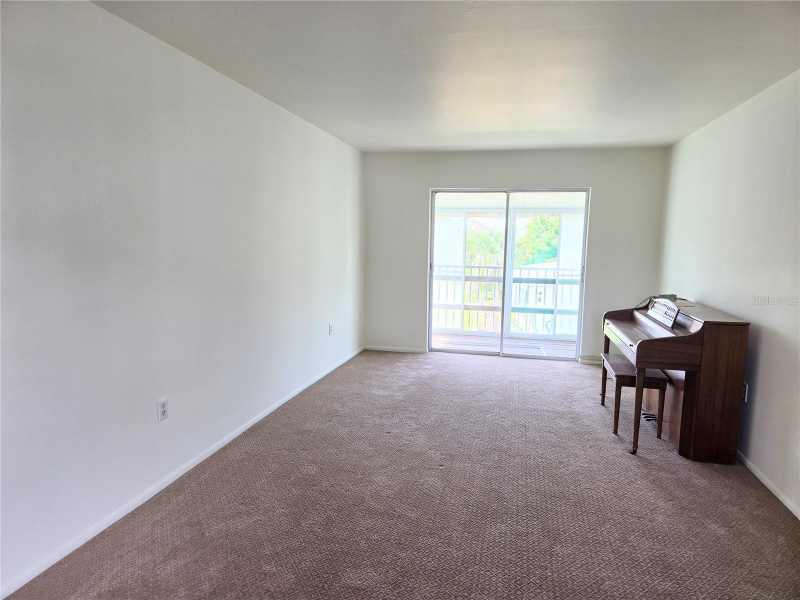 1542 LEISURE DRIVE N22