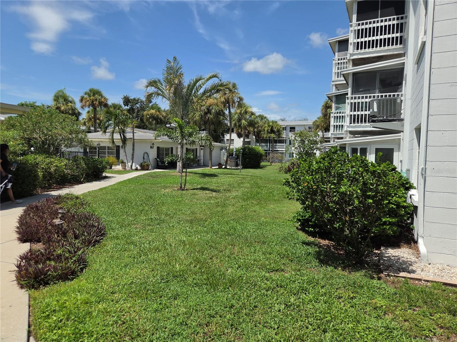 1542 LEISURE DRIVE N22