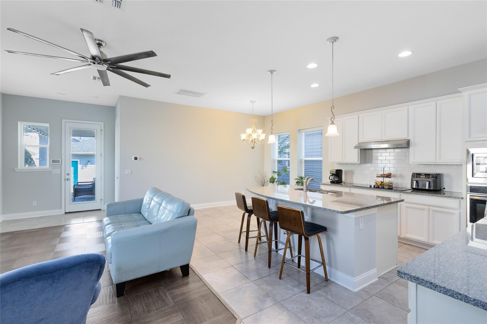 Casas a venda 3 - Jen Dantas 7749 LAUREATE BOULEVARD