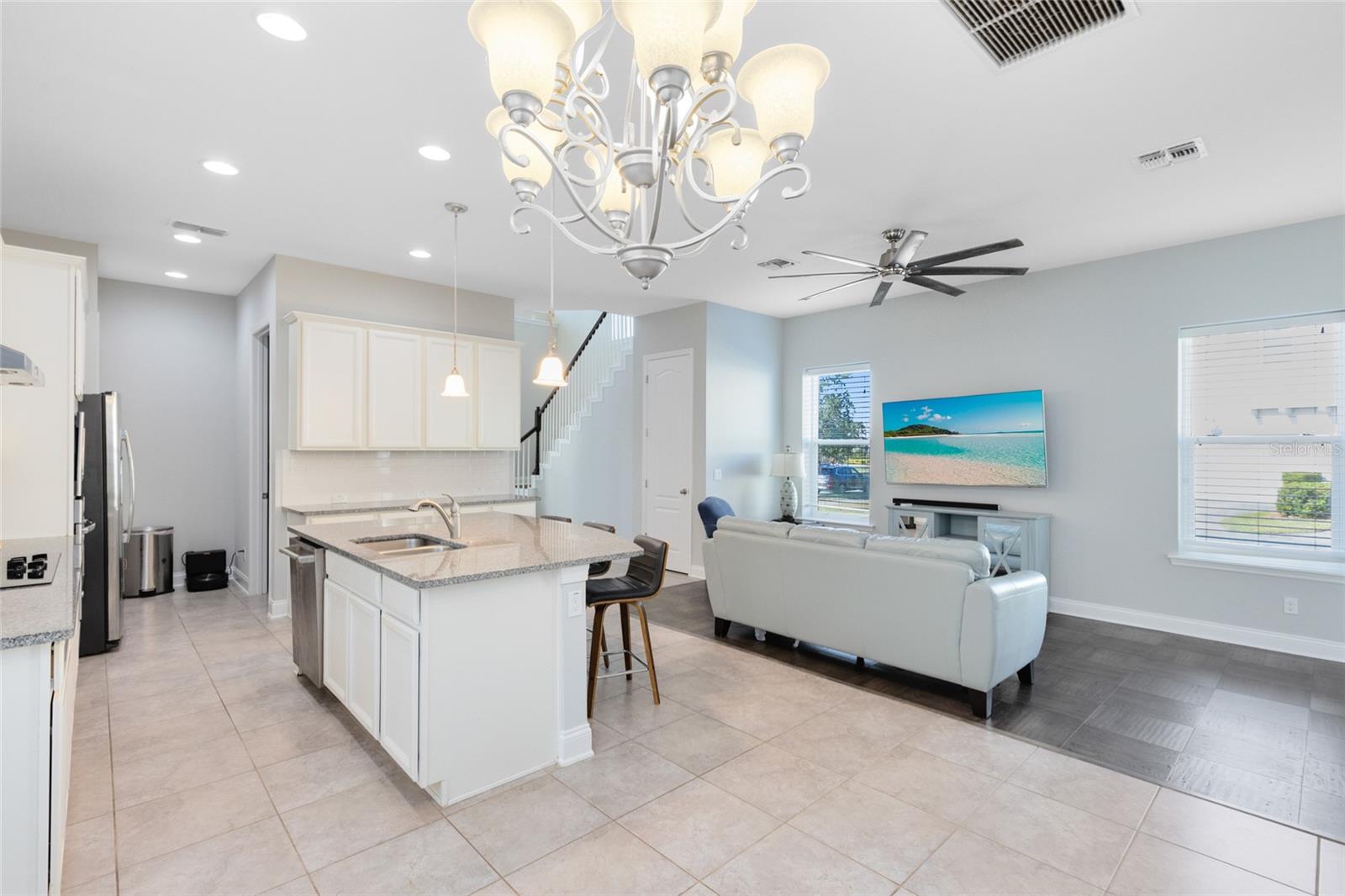 Casas a venda 4 - Jen Dantas 7749 LAUREATE BOULEVARD