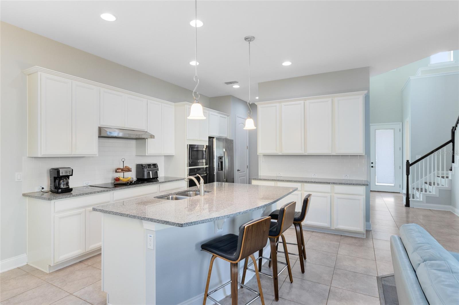 Casas a venda 1 - Jen Dantas 7749 LAUREATE BOULEVARD