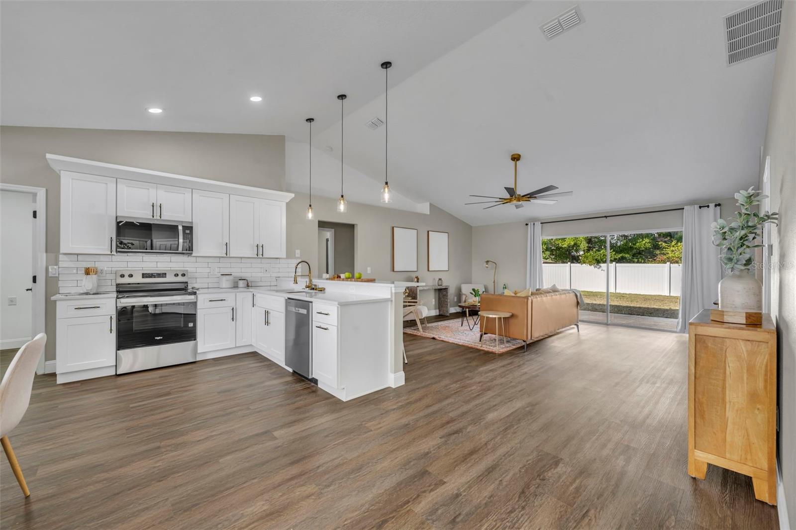 GROVELAND CRANES LANDING EAST LT 01 PB 48 - Residential