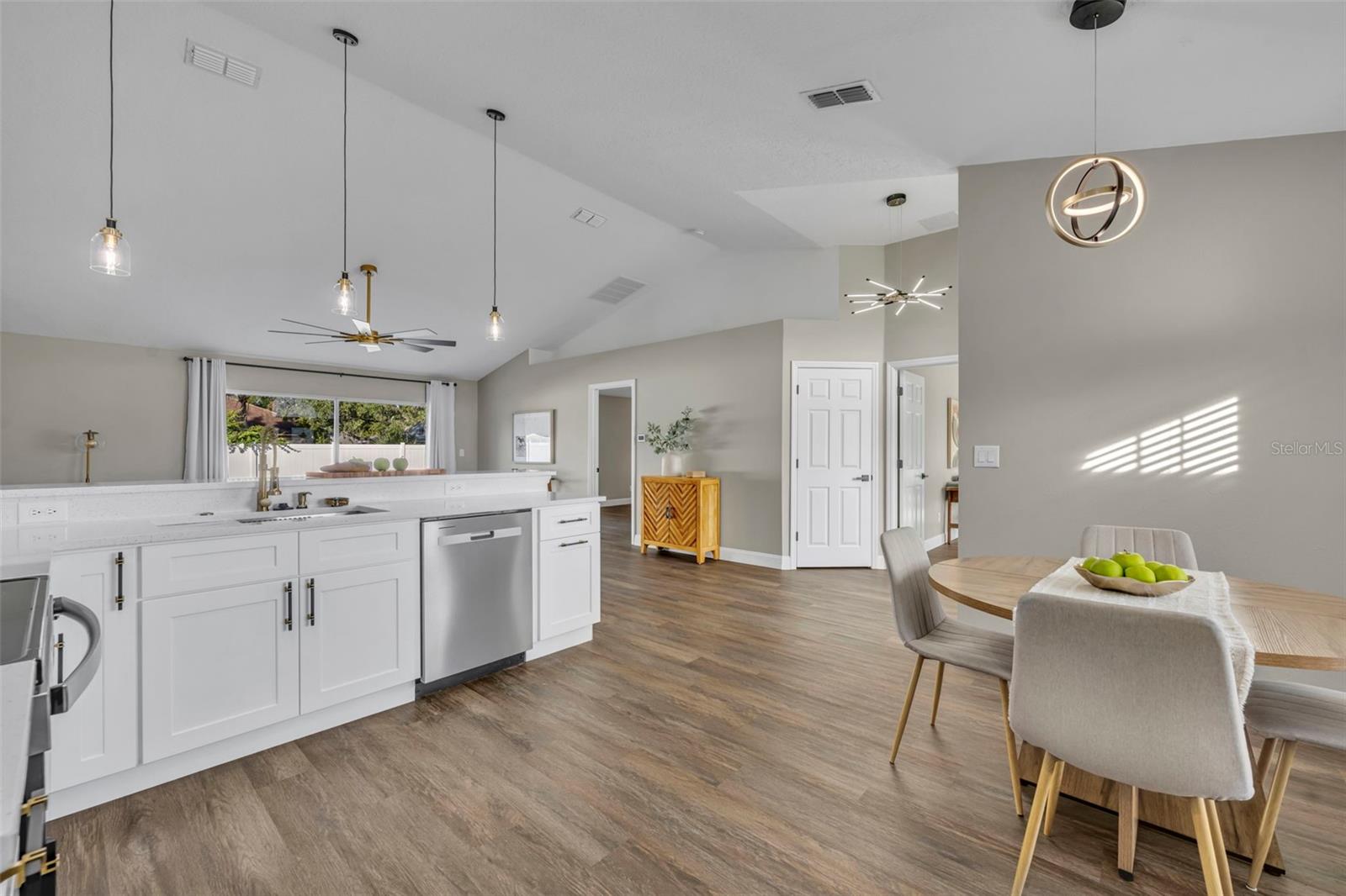 GROVELAND CRANES LANDING EAST LT 01 PB 48 - Residential