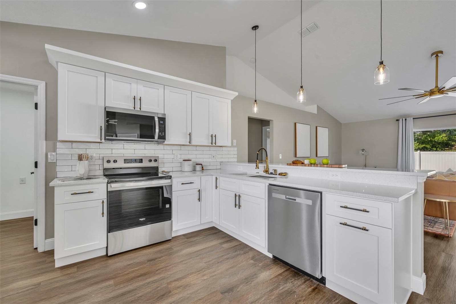 GROVELAND CRANES LANDING EAST LT 01 PB 48 - Residential