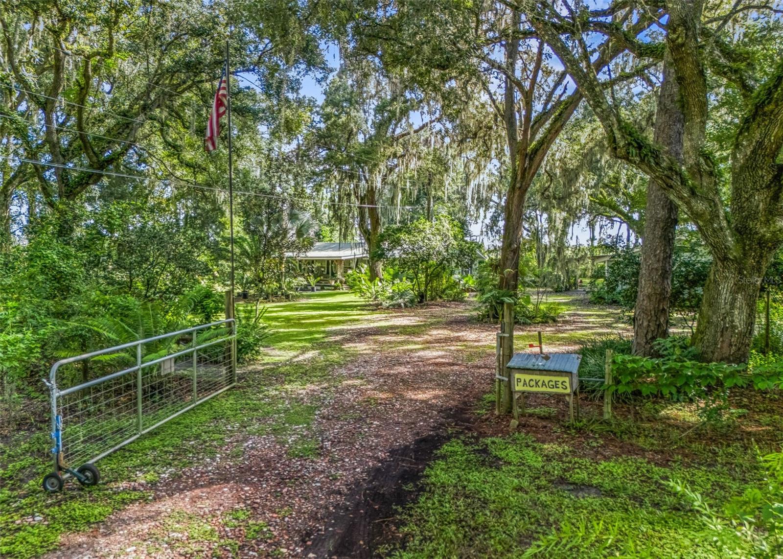 1295 N US 301
