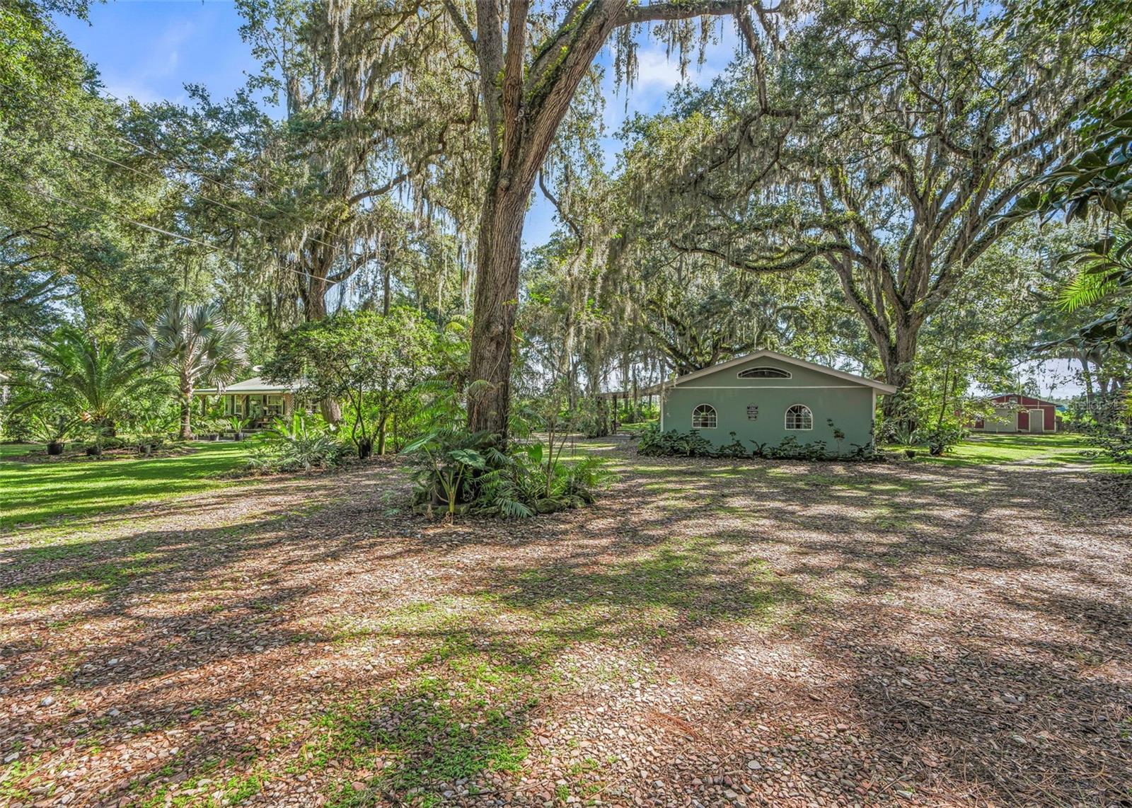 1295 N US 301