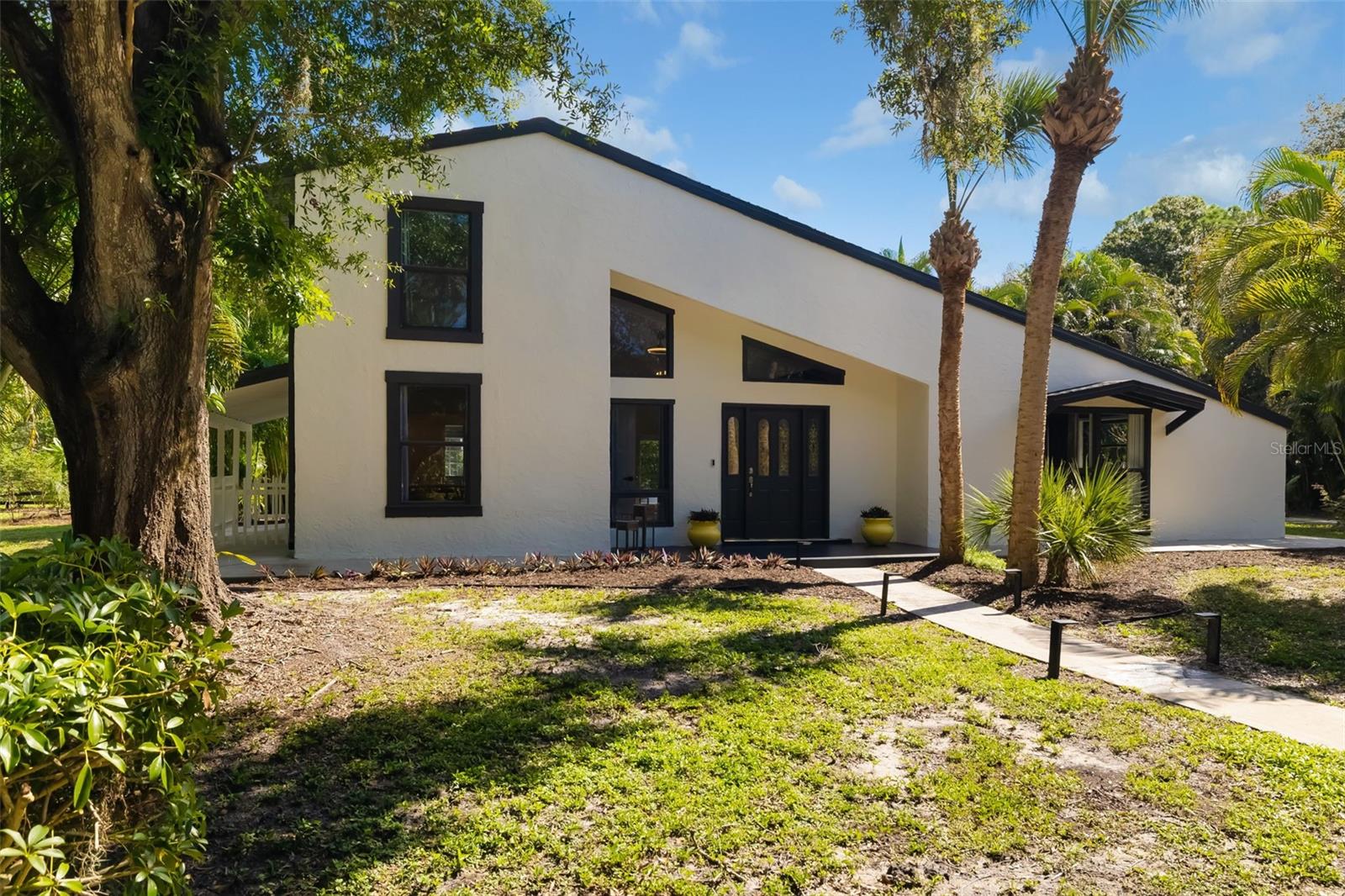 403 LONGBOW TRAIL