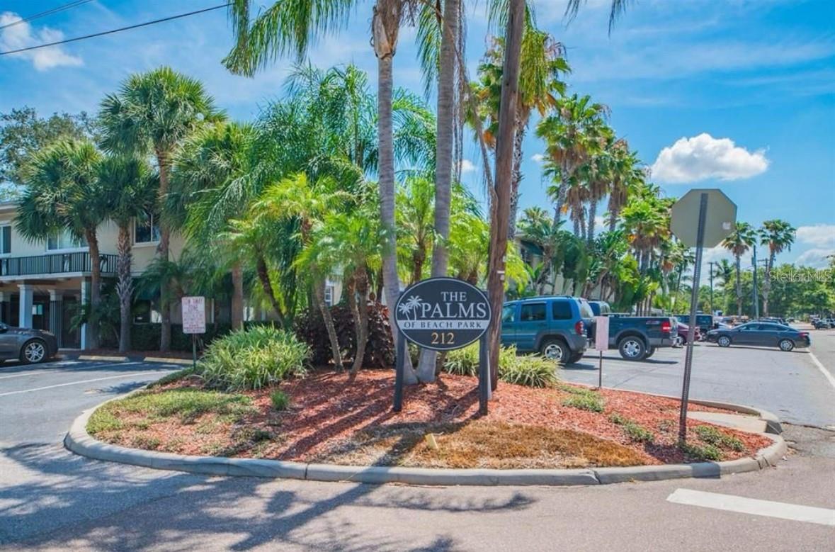 South Tampa condo for rent. Great location in a quiet building. First floor unit. 1/1, 620 sq ft. Newly renovated bath. Terrazzo floors. Granite counters in kitchen. Washer/dryer combo in unit. Dedicated parking space. First month rent - security deposit. Move in asap!! Unit is vacant and ready to go.