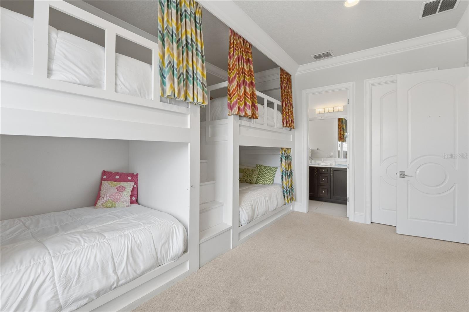 REUNION WEST VLGS NORTH - Residential