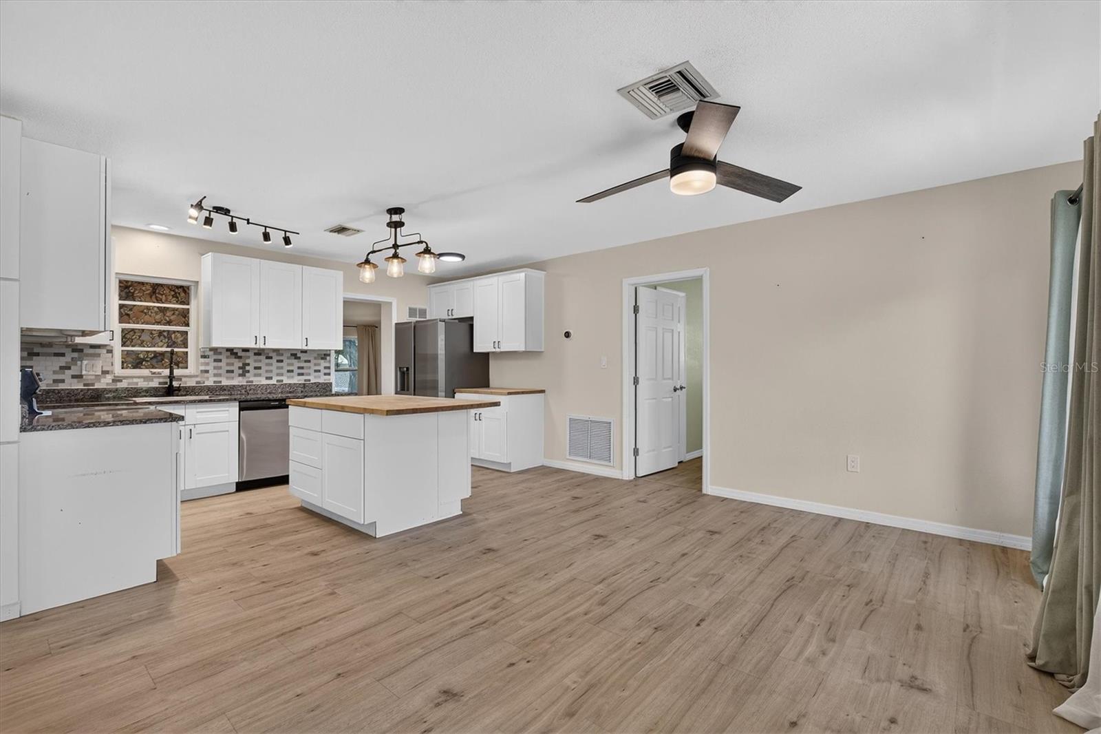 715 W BAYSHORE DRIVE