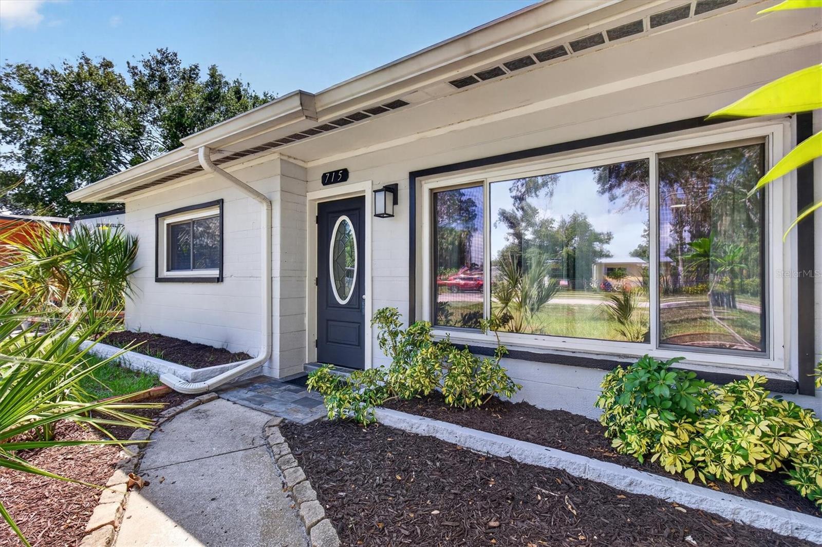 715 W BAYSHORE DRIVE