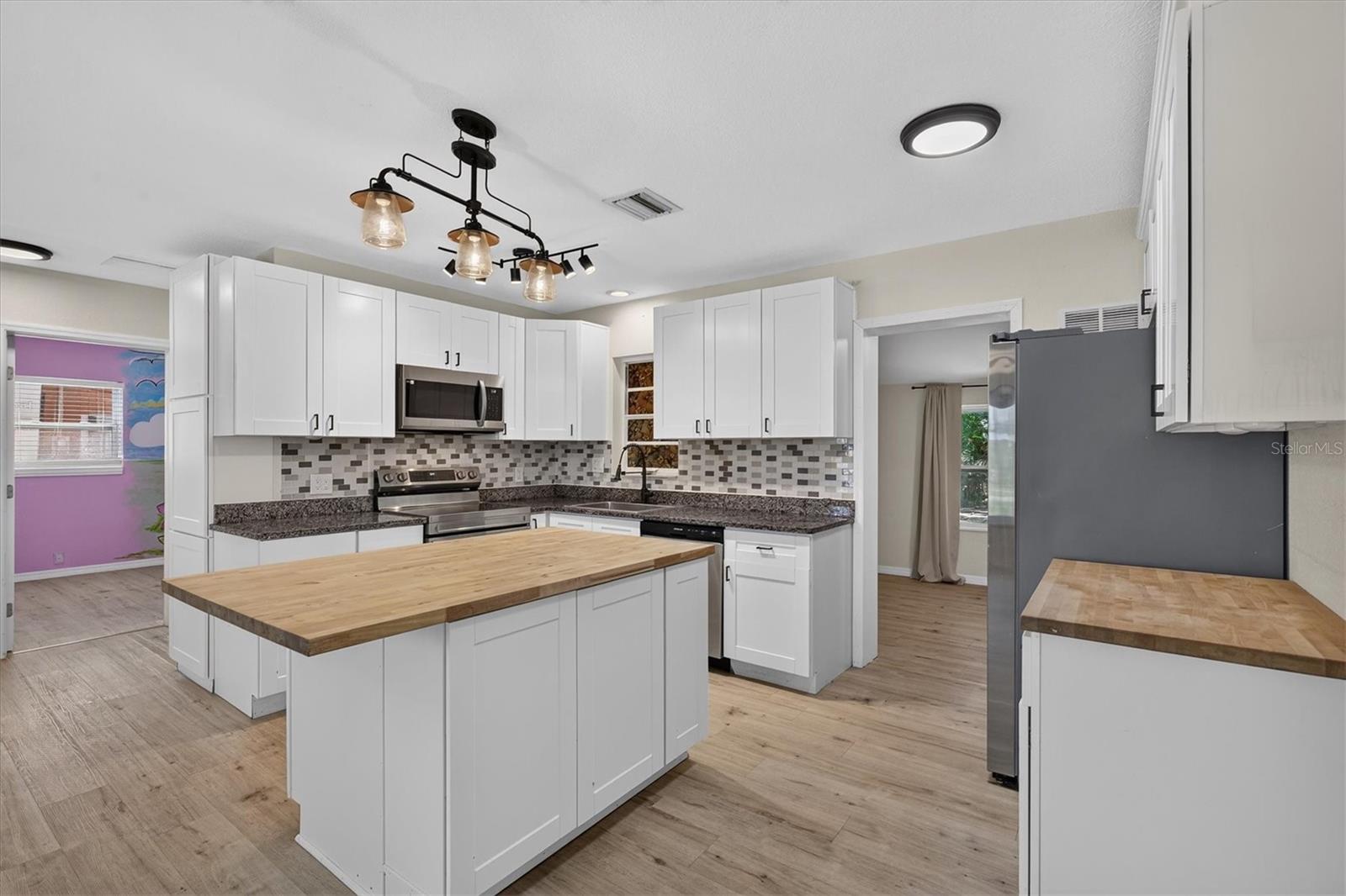 715 W BAYSHORE DRIVE