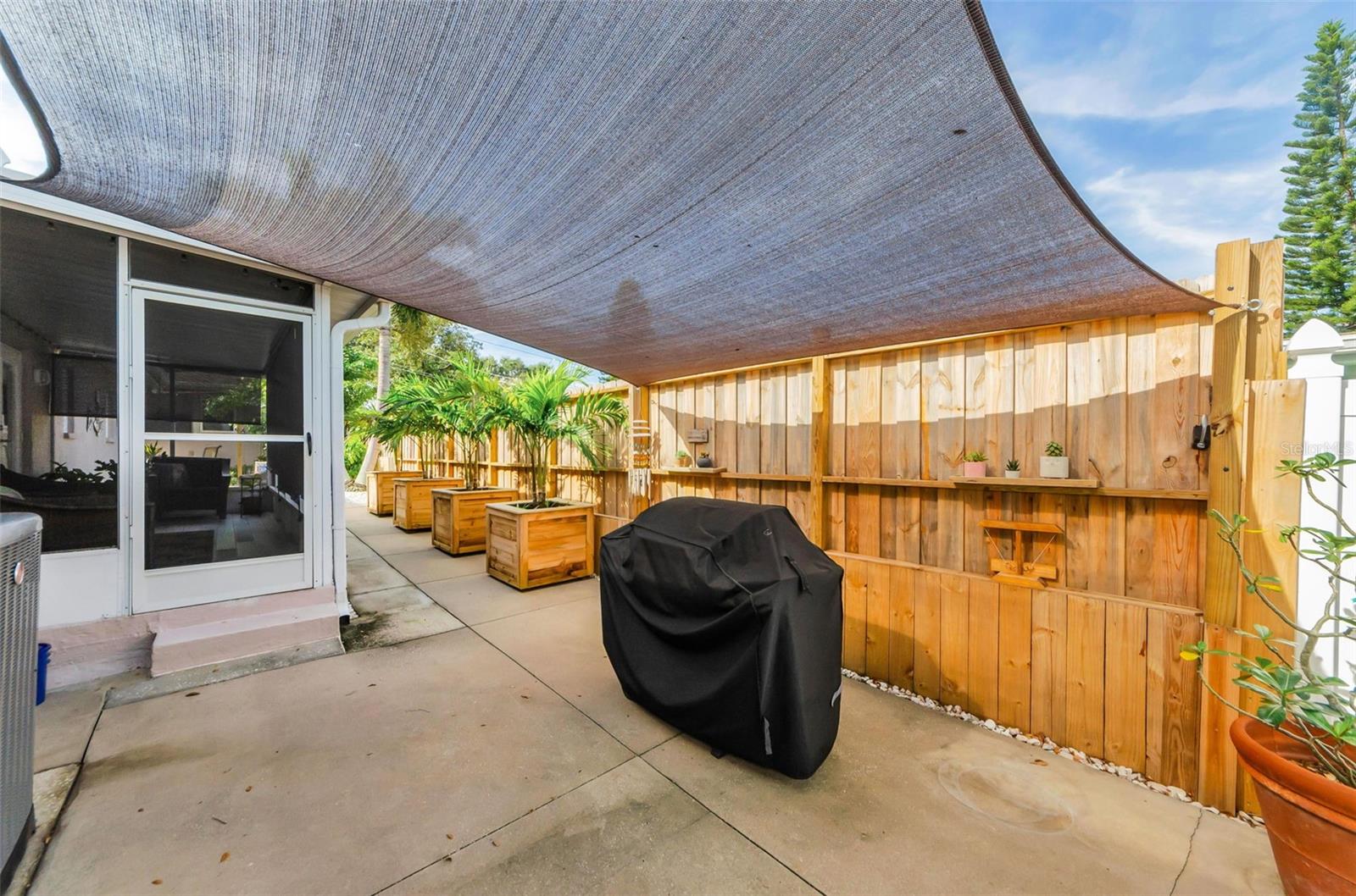 YOUNGS SUB DE LUXE - Residential