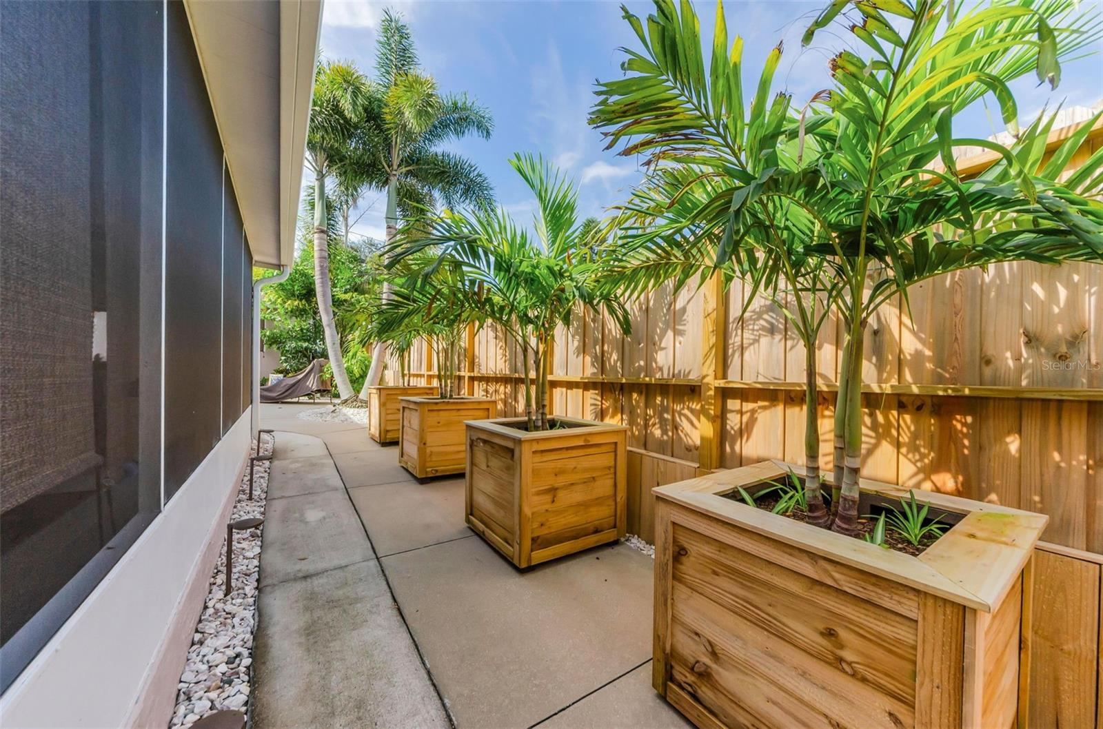 YOUNGS SUB DE LUXE - Residential