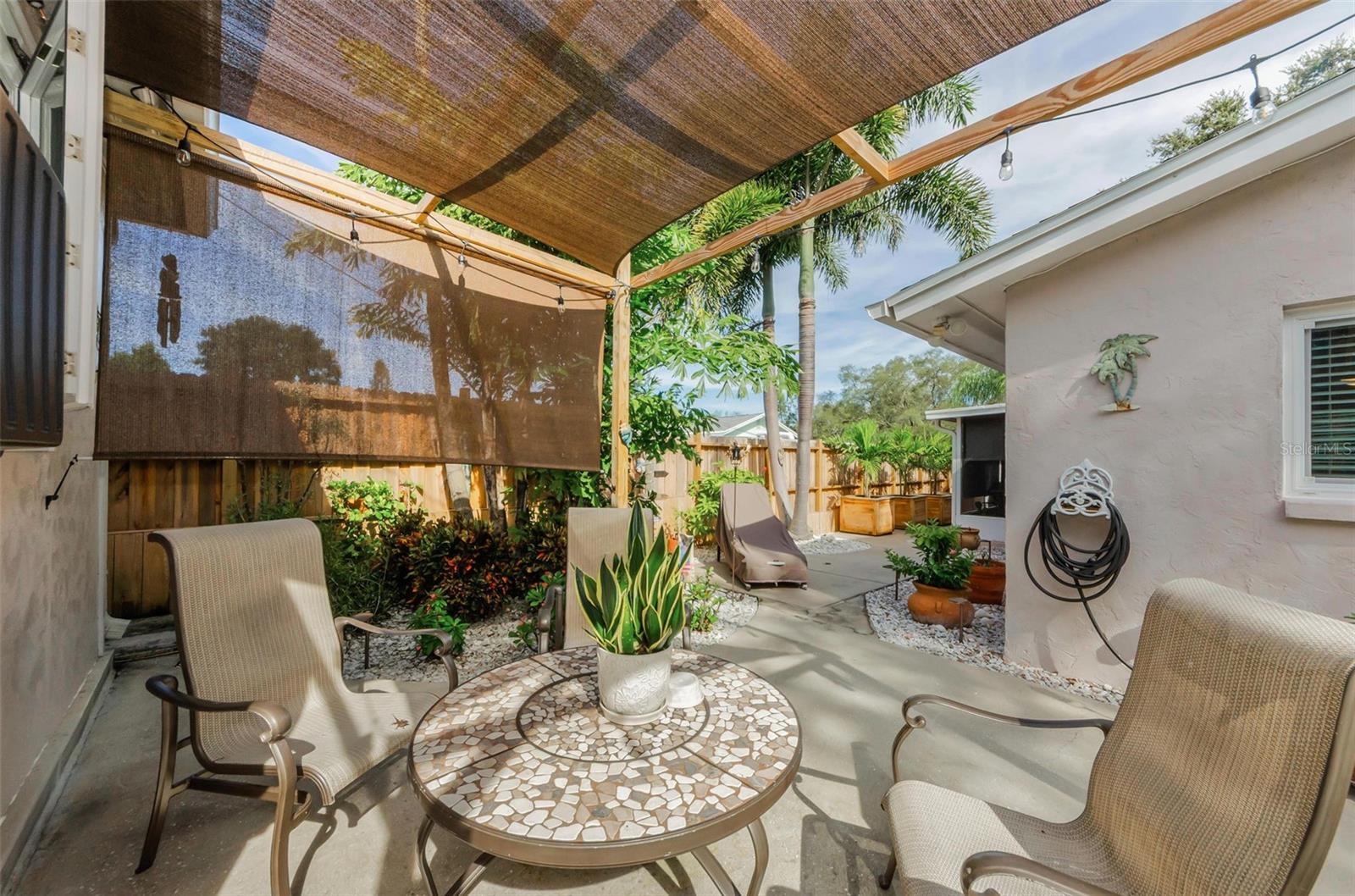 YOUNGS SUB DE LUXE - Residential