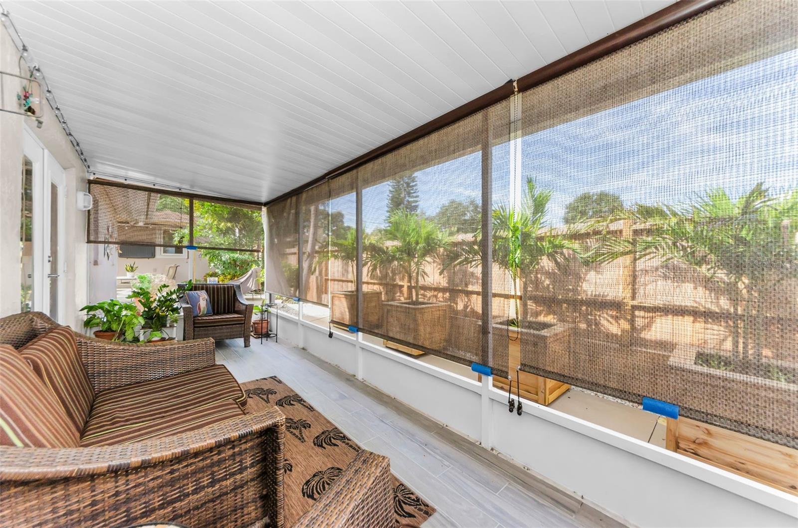 YOUNGS SUB DE LUXE - Residential