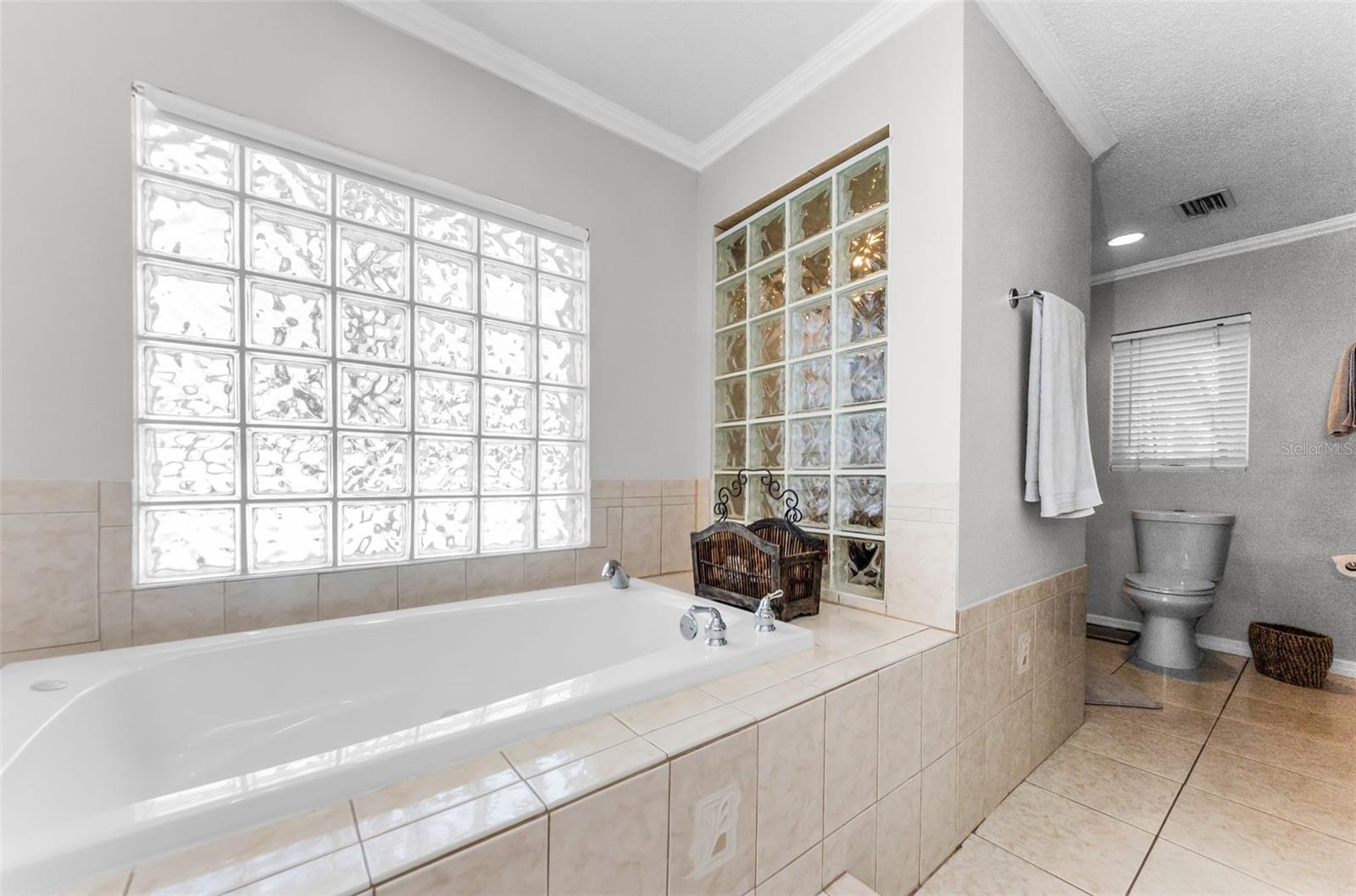 YOUNGS SUB DE LUXE - Residential