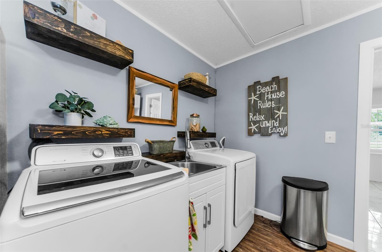 YOUNGS SUB DE LUXE - Residential