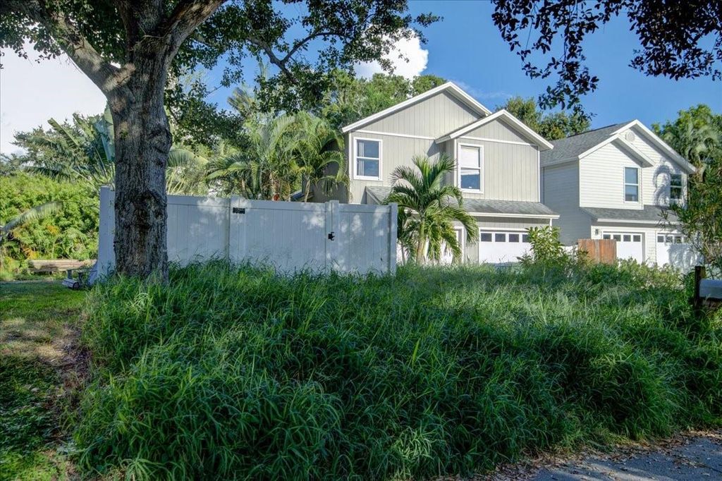 Photo of 5127 Moeller Avenue, Sarasota, FL 34233 (MLS # C7515931)