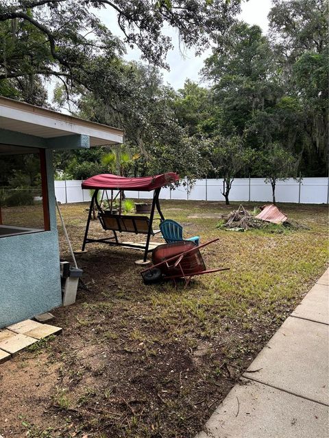 A home in LAKE WALES