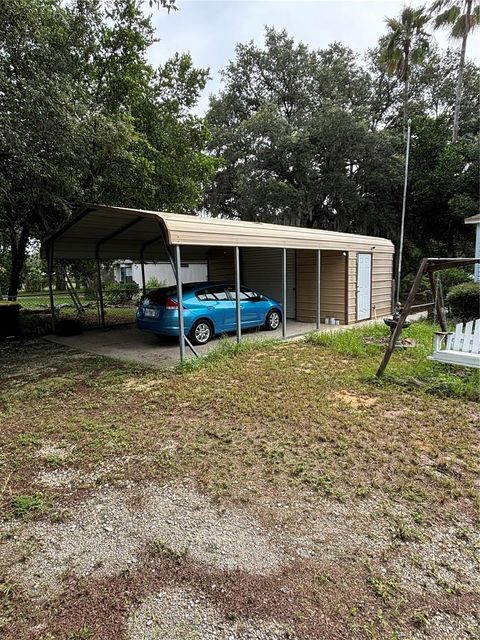 A home in LAKE WALES