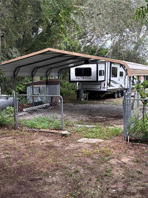 A home in LAKE WALES