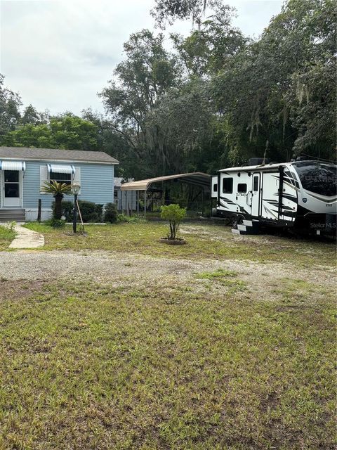 A home in LAKE WALES