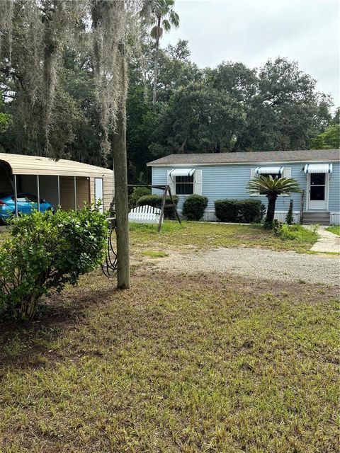 A home in LAKE WALES