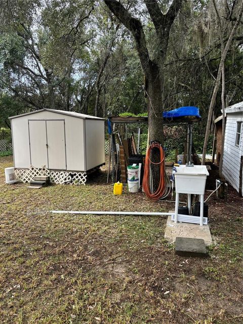 A home in LAKE WALES