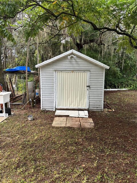 A home in LAKE WALES