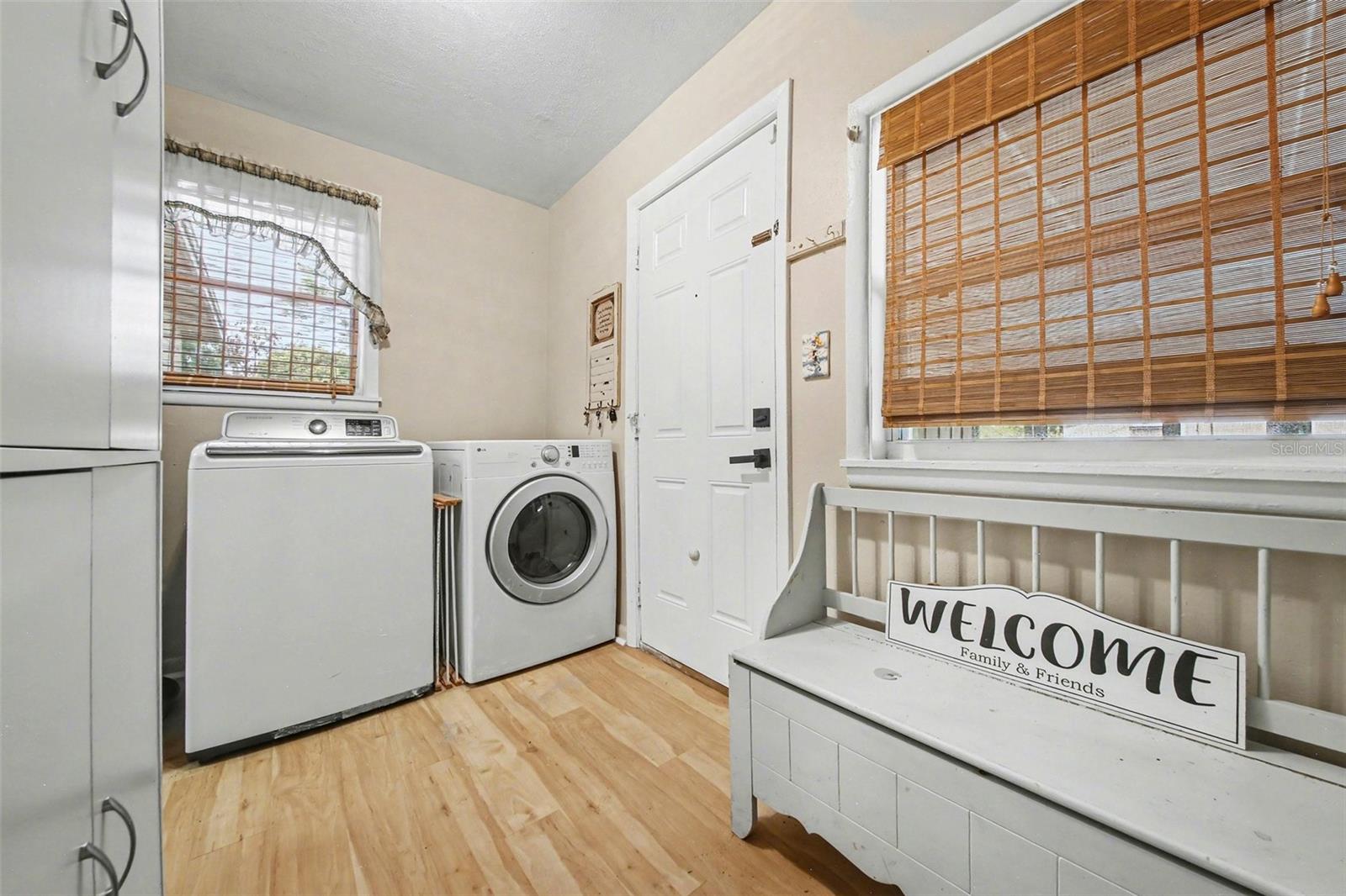 QUEENS MIRROR SOUTH - Residential