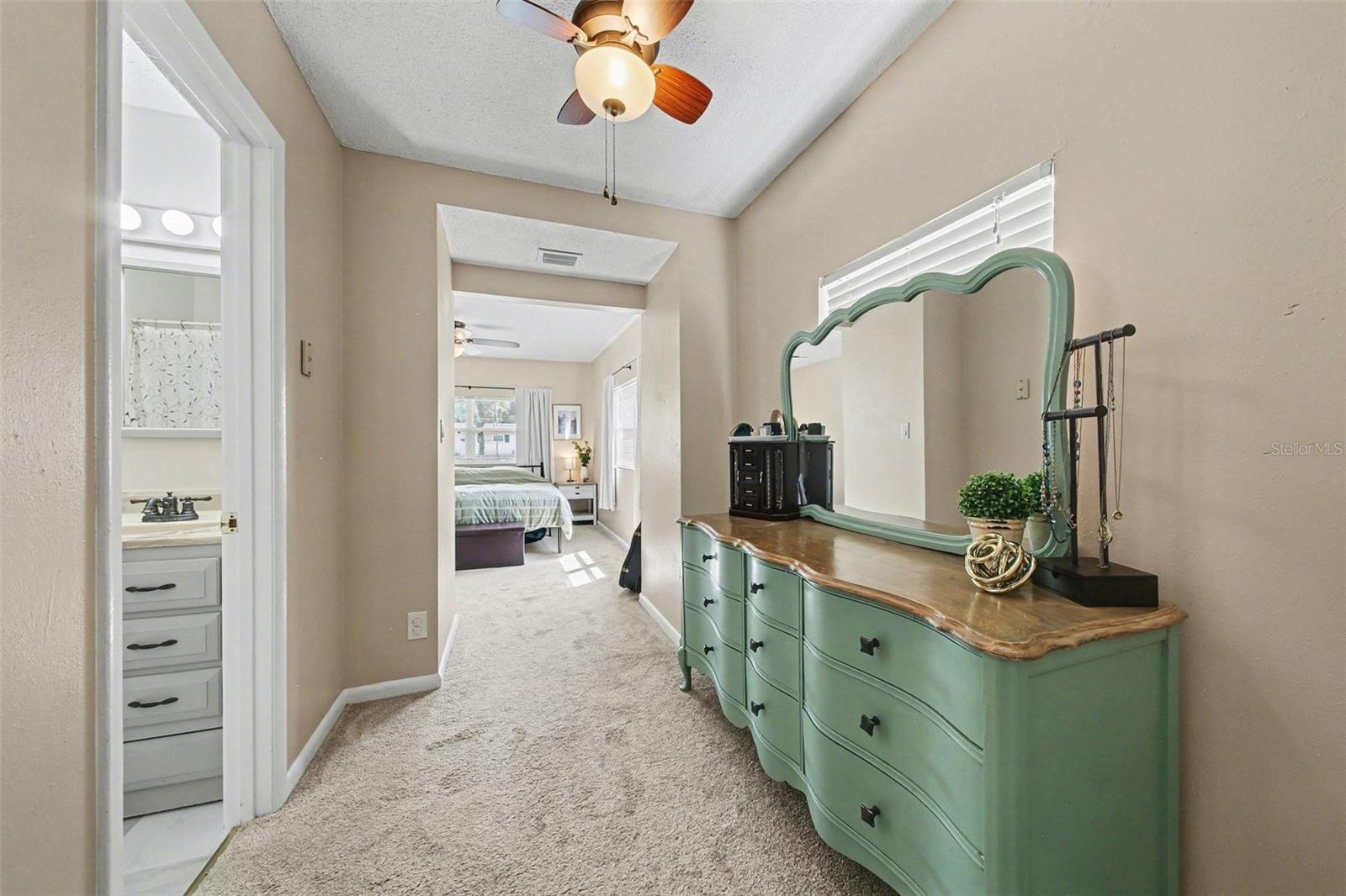 QUEENS MIRROR SOUTH - Residential