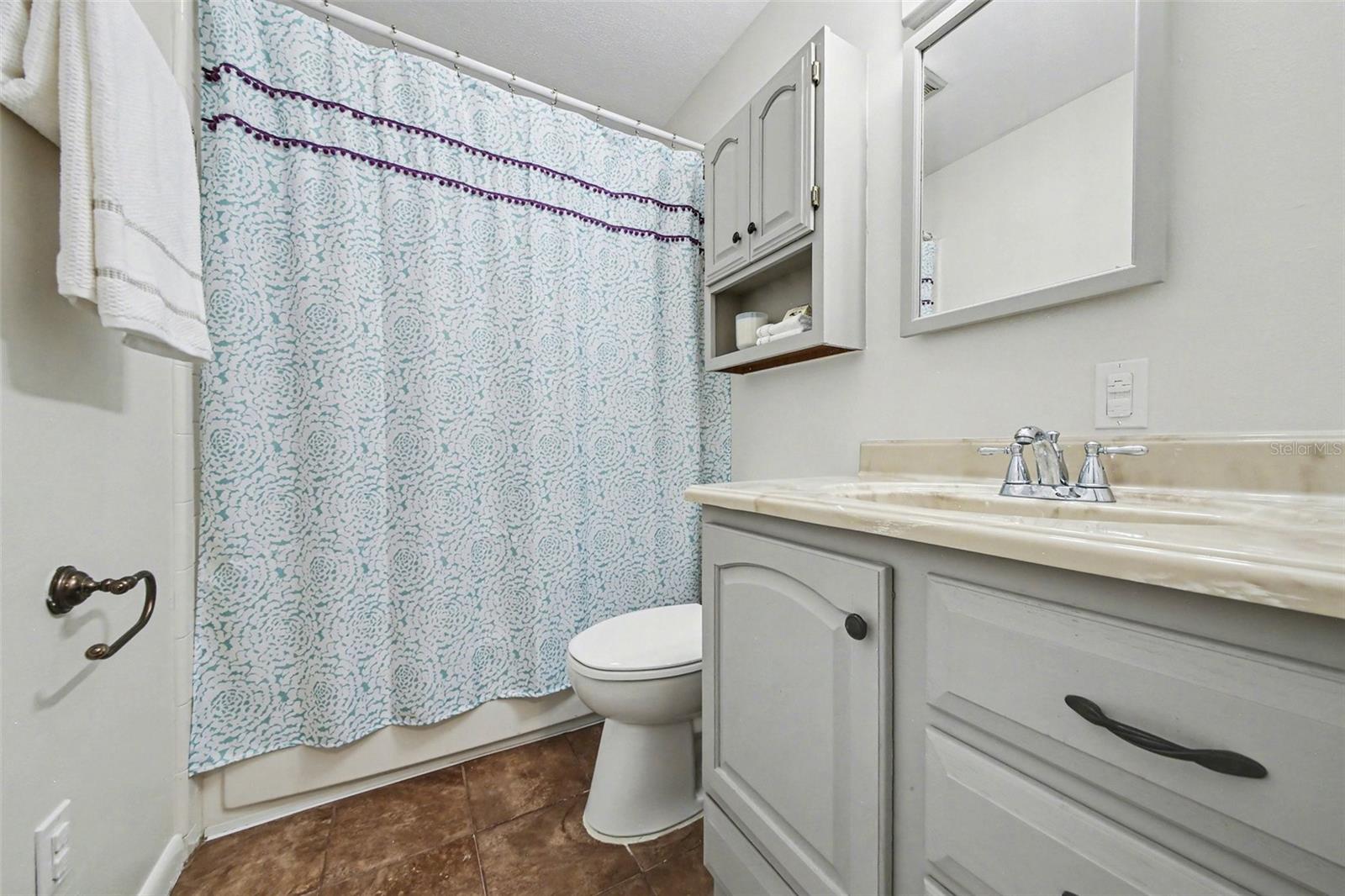 QUEENS MIRROR SOUTH - Residential