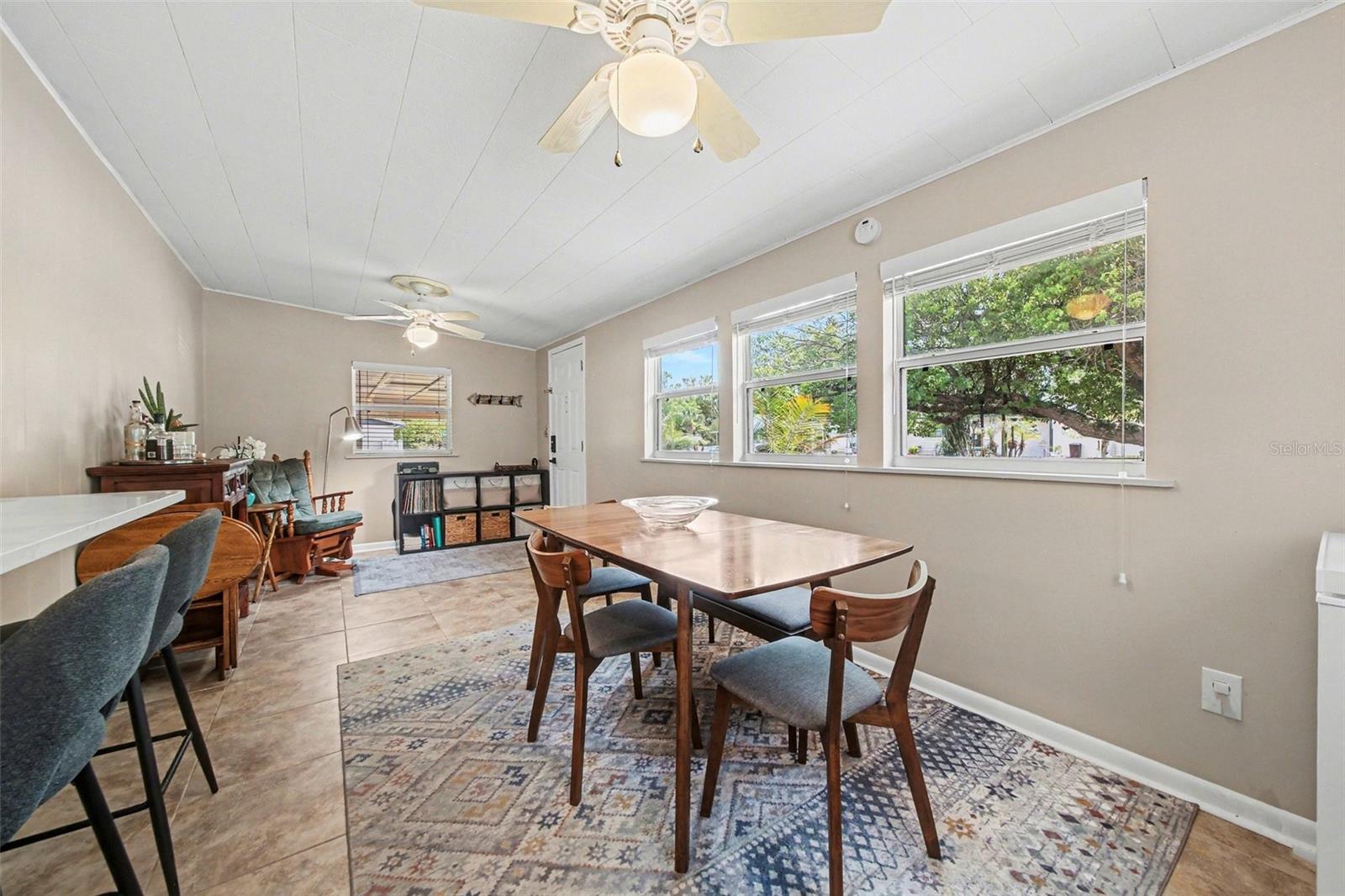 QUEENS MIRROR SOUTH - Residential