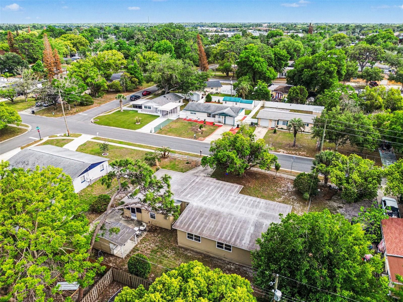 QUEENS MIRROR SOUTH - Residential