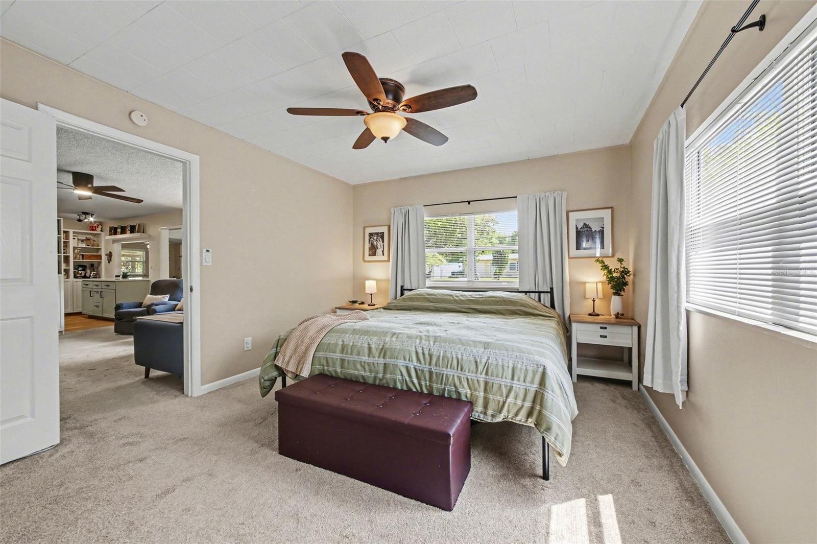 QUEENS MIRROR SOUTH - Residential