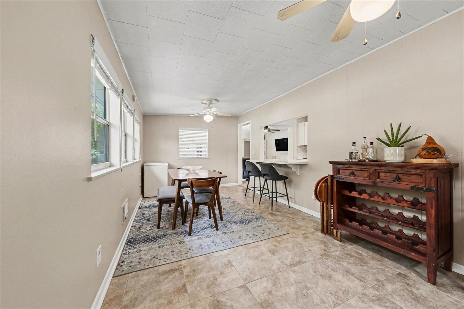 QUEENS MIRROR SOUTH - Residential