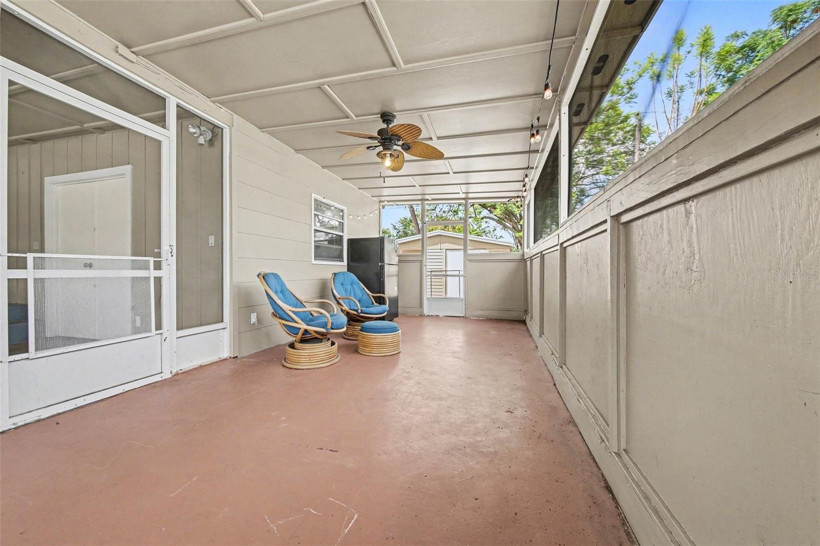 QUEENS MIRROR SOUTH - Residential