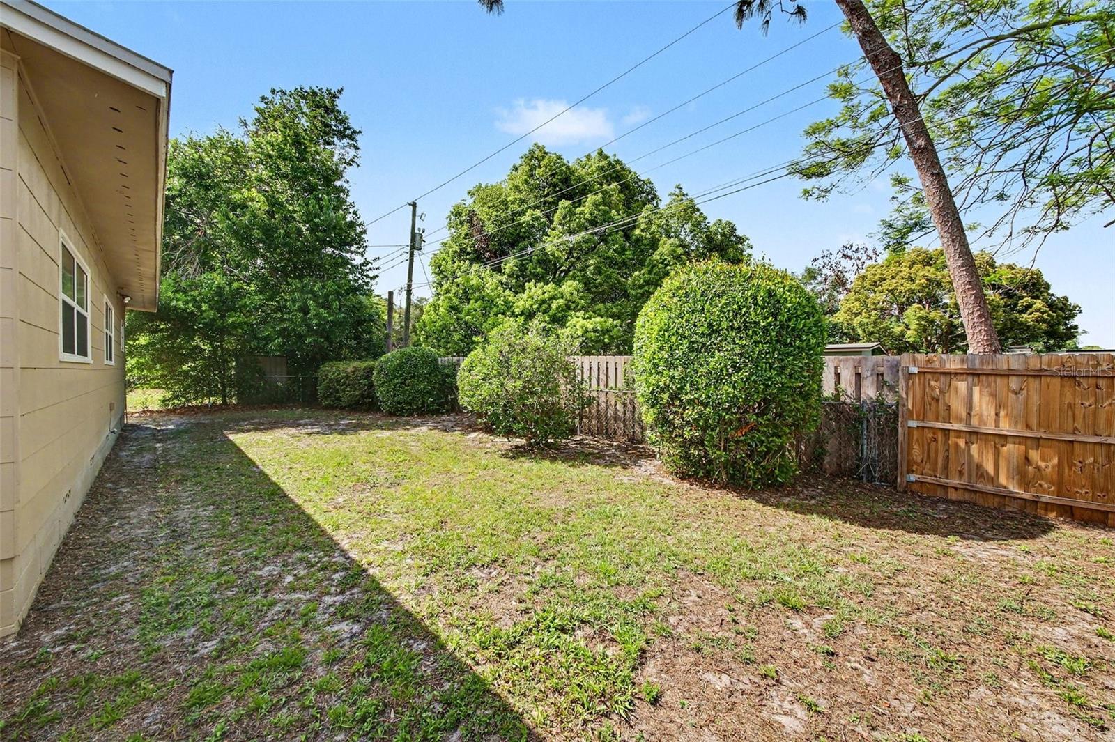 QUEENS MIRROR SOUTH - Residential