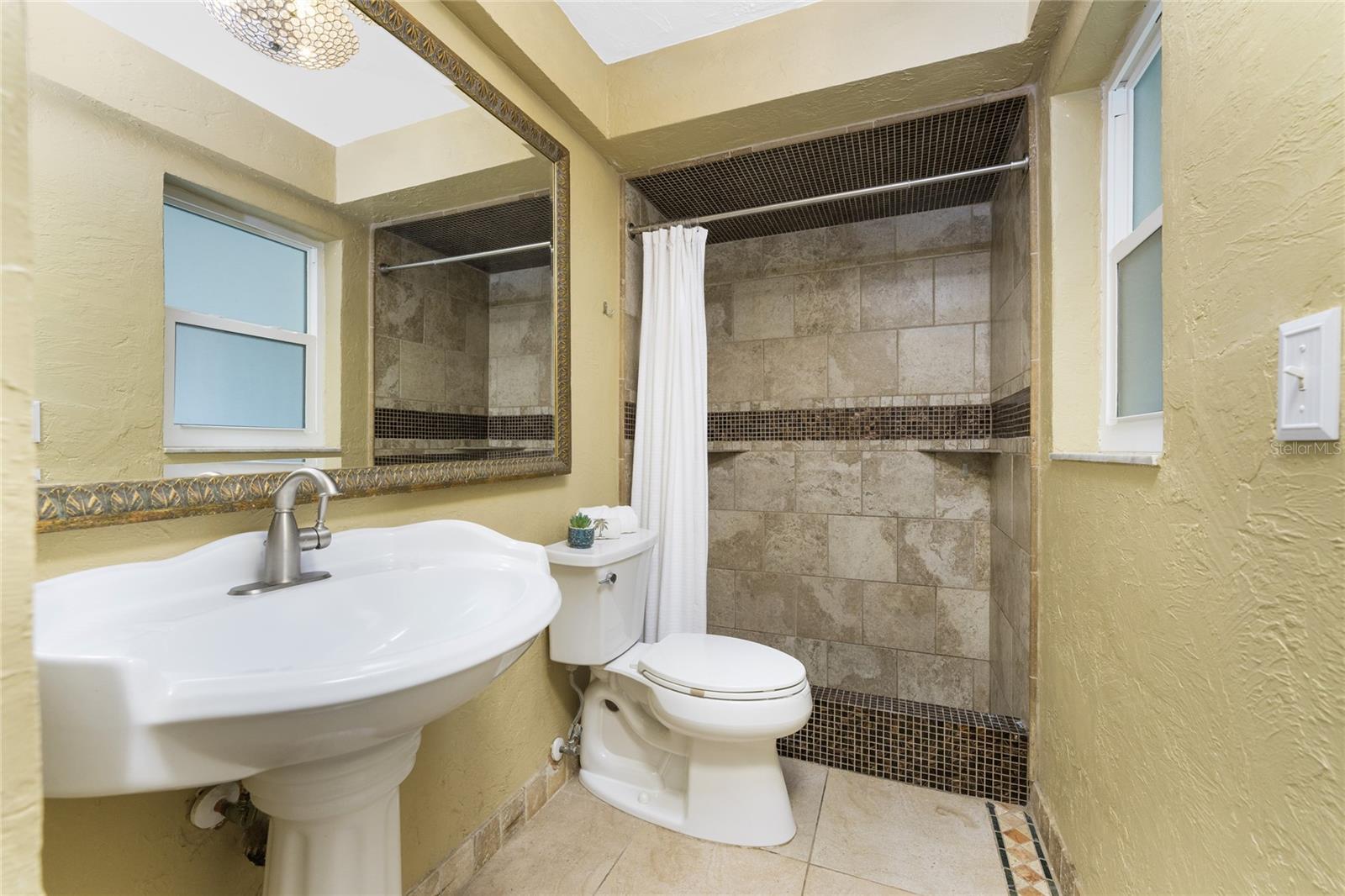 ROTONDA WEST OAKLAND HILLS - Residential