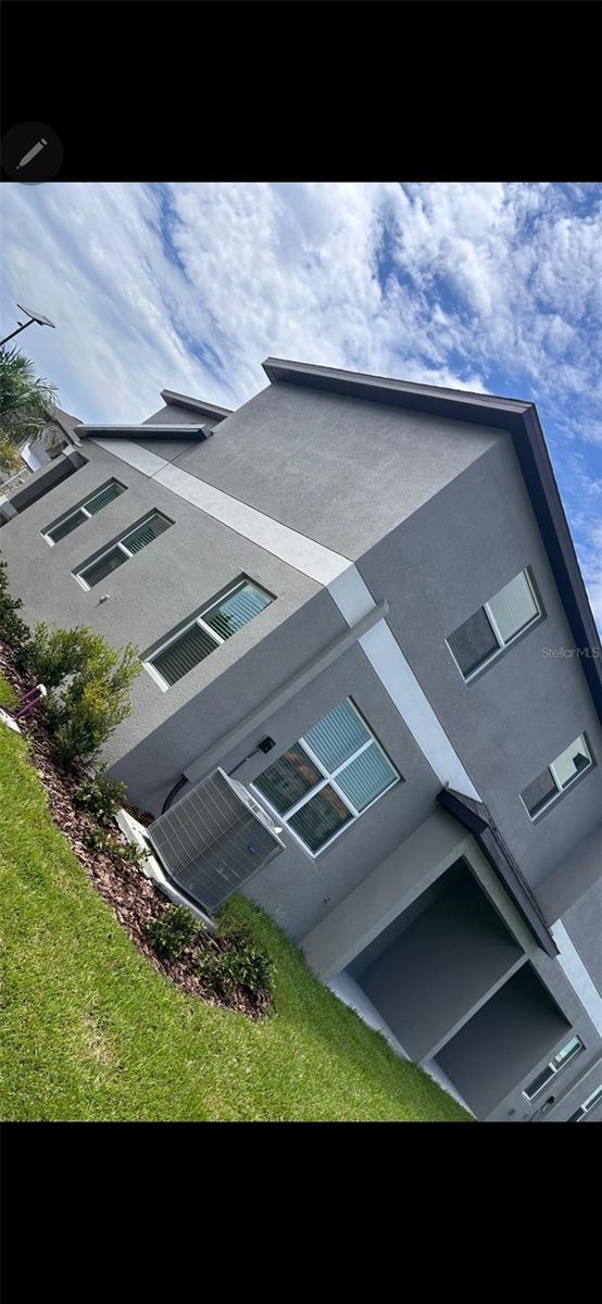 SEAIRE TOWNHOMES - Residential Lease